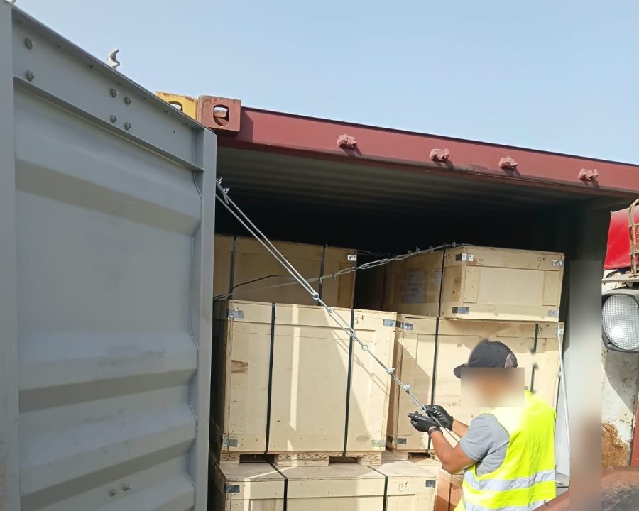 Arrimage des caisses dans le conteneur